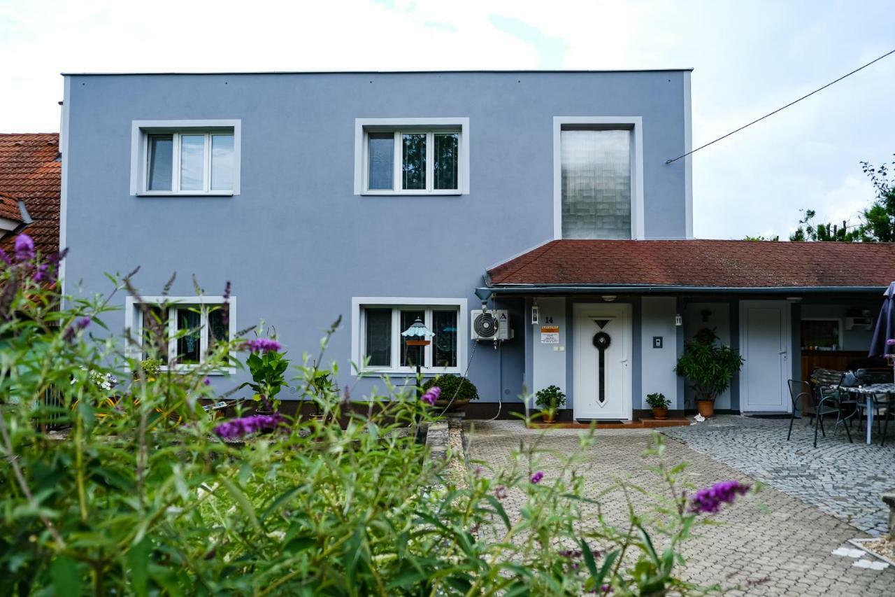 Apartment Livi Mikulov Buitenkant foto